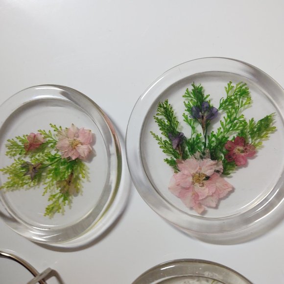 ACRYLIC LUCITE 6 COASTER SET WITH PRESSED DRIED WILDFLOWERS MID CENTURY MODERN - Picture 7 of 7